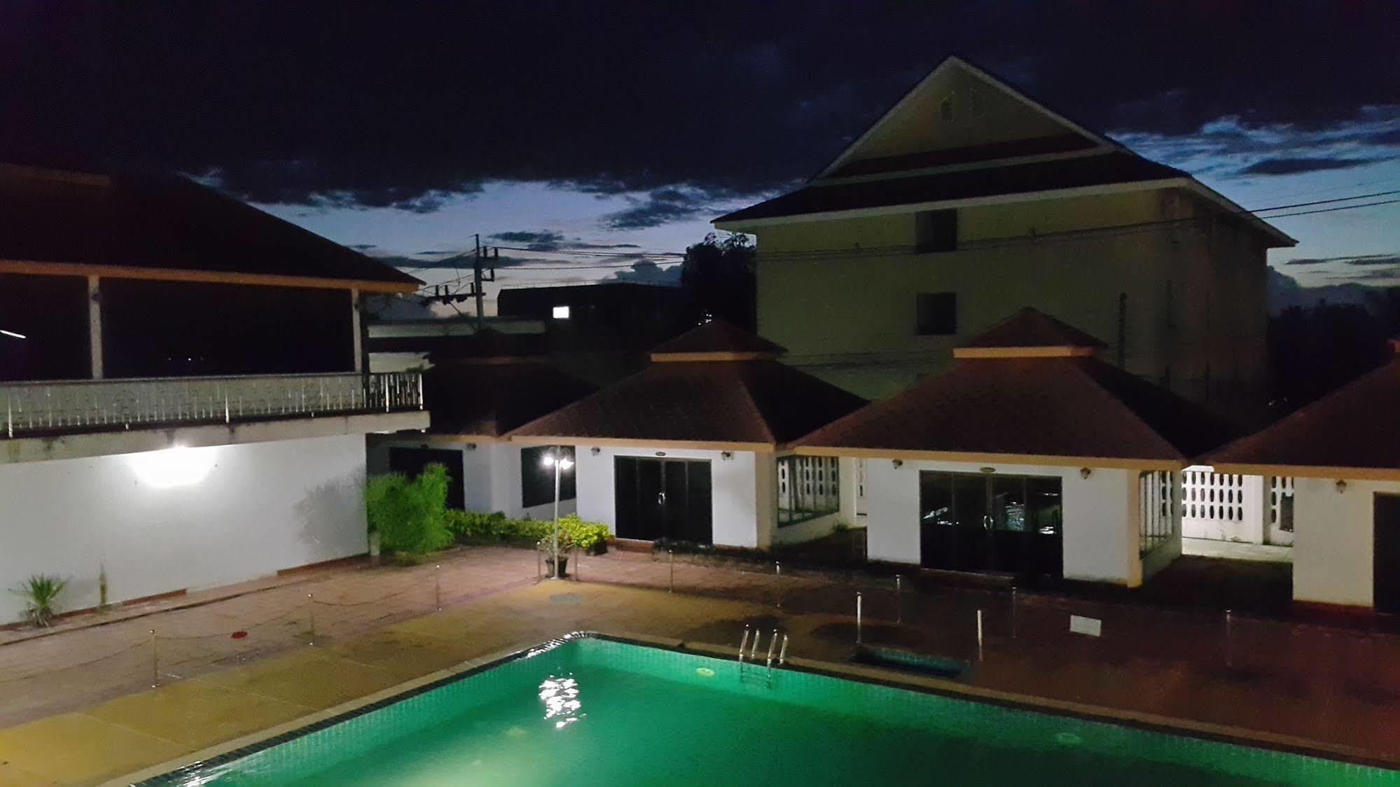 Hôtel Sadudee Mansion à Surat Thani Extérieur photo